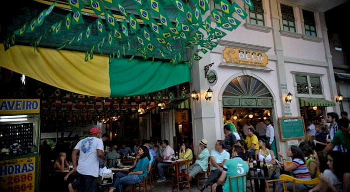 File:Torcedores assistindo Jogo do Brasil na Copa do Mundo 2022